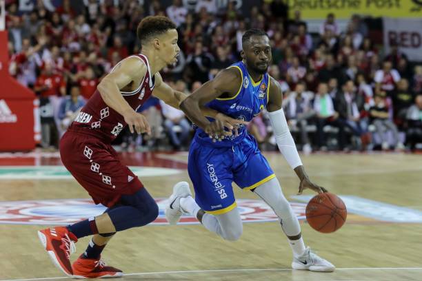 球队风格不 球队风格不