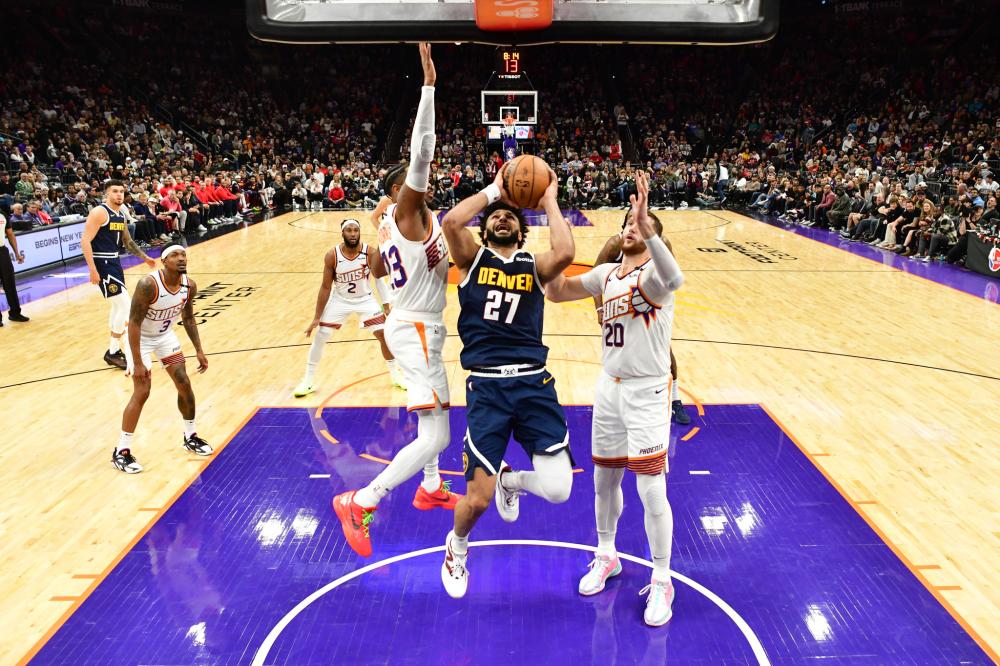 双方中场的 双方中场的