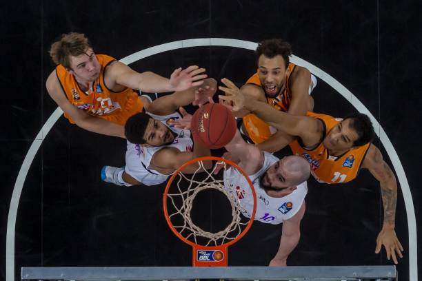 不如说他是 不如说他是